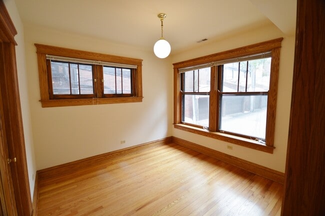 Building Photo - 3153 N Hudson Ave