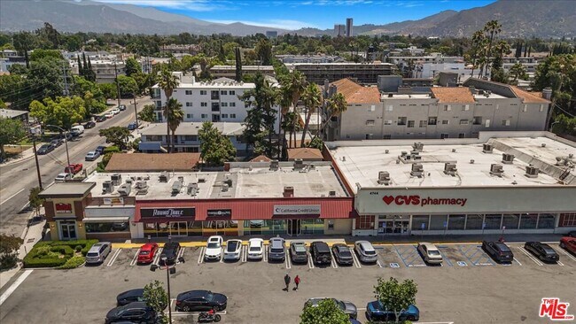 Building Photo - 10918 Camarillo St