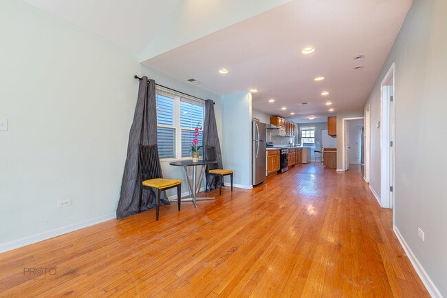 Building Photo - 524 N Ashland Ave