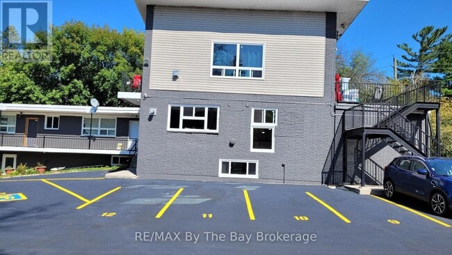 Building Photo - 280 River Rd E