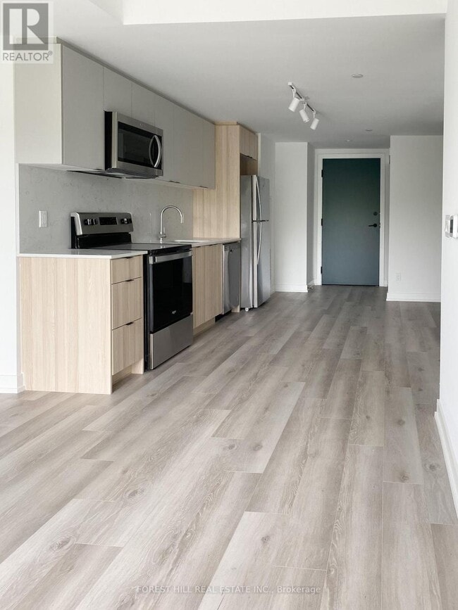 Photo du bâtiment - 2000-2000 Bathurst St