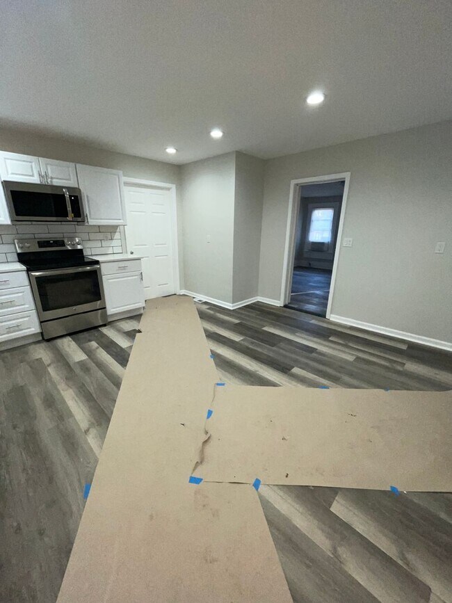 Foto del edificio - 3BR/2BA Home with Detached Garage & Large Yard