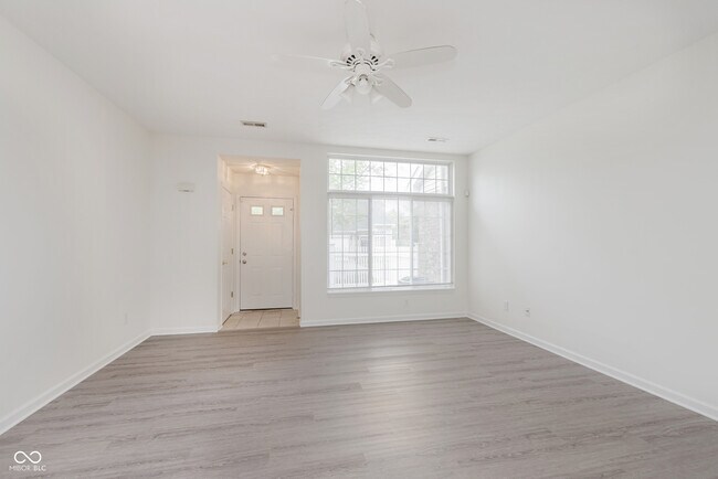 Foto del edificio - 8422 Enclave Blvd