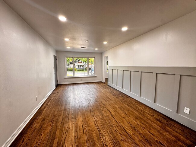 Foto del edificio - 1117 W Symmes St