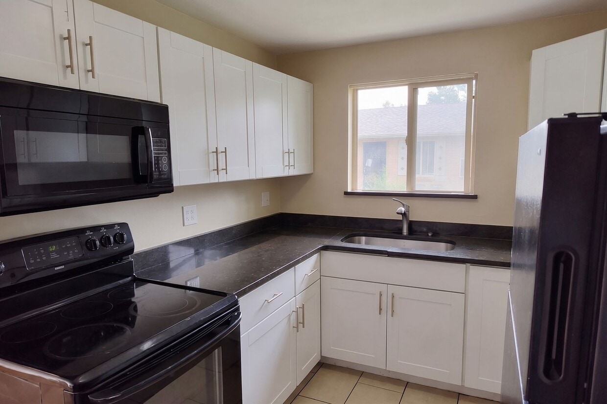 Photo - 1435 Otis Street-02