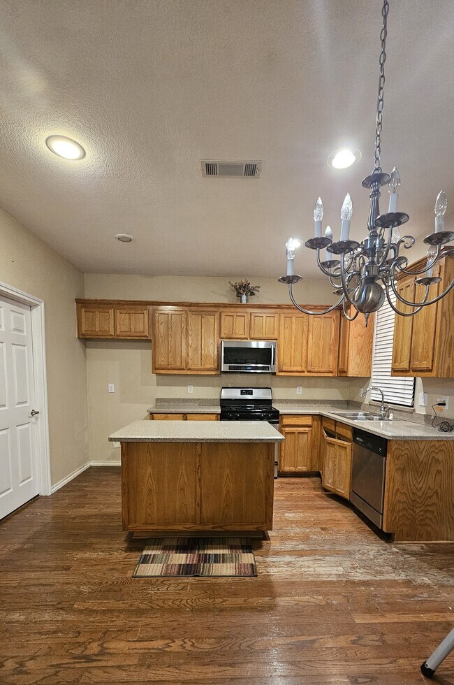 Foto del edificio - 8409 Romanway Dr