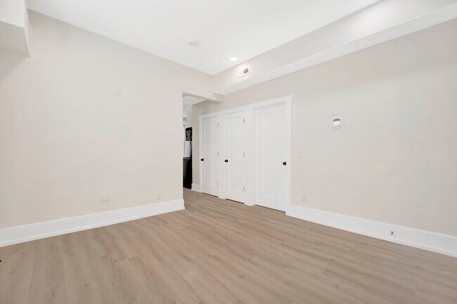 Foto del edificio - 944 N Damen Ave