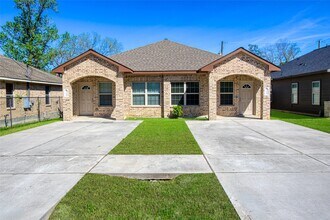 Building Photo - 9306 Bean St