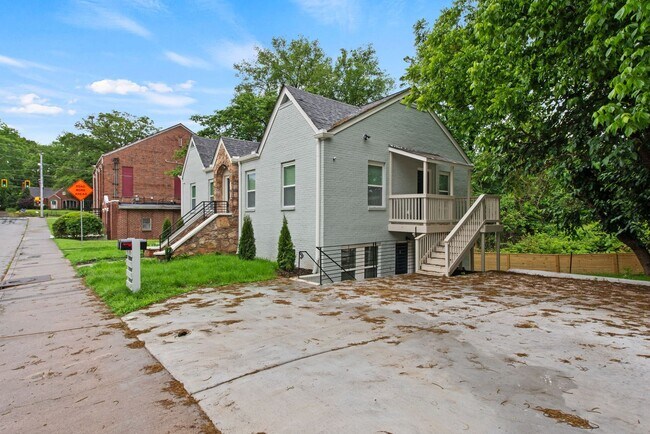 Building Photo - 636 Francis Pl NW