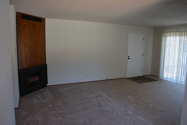 Building Photo - 686 Rebecca Way