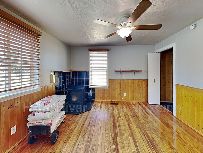 Building Photo - 7106 N Altamont St