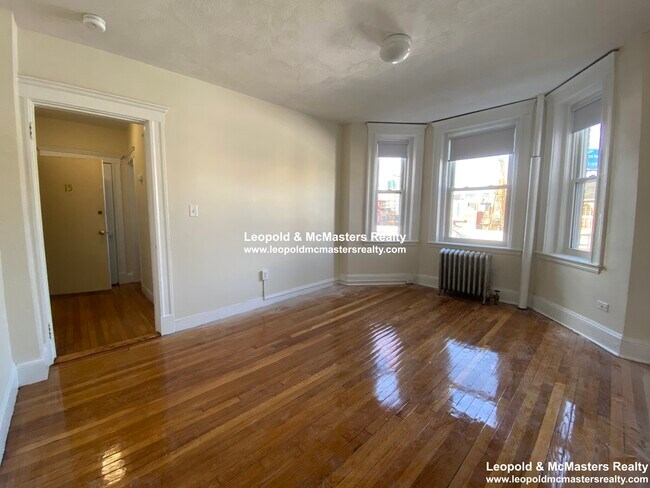 Building Photo - 116 Boylston St