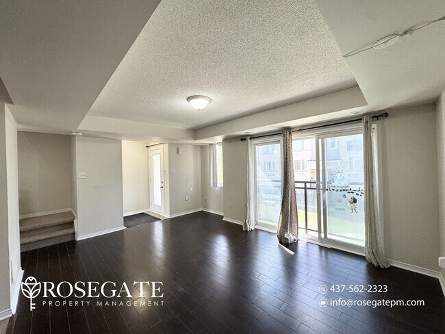 Photo du bâtiment - Modern 2-Bedroom Freehold Townhouse with Huge Outdoor Space – Brampton