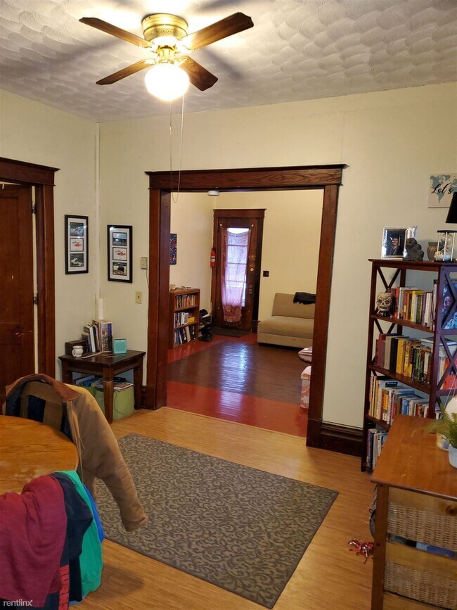 Building Photo - 2 br, 1 bath Apartment - 813 Ferris Ct