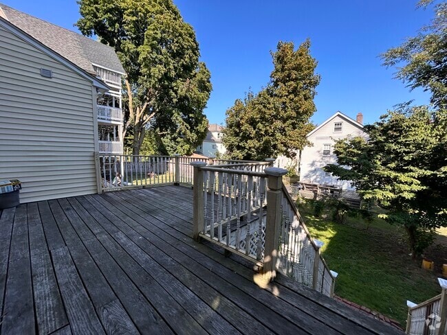 Building Photo - 108 Brooks St