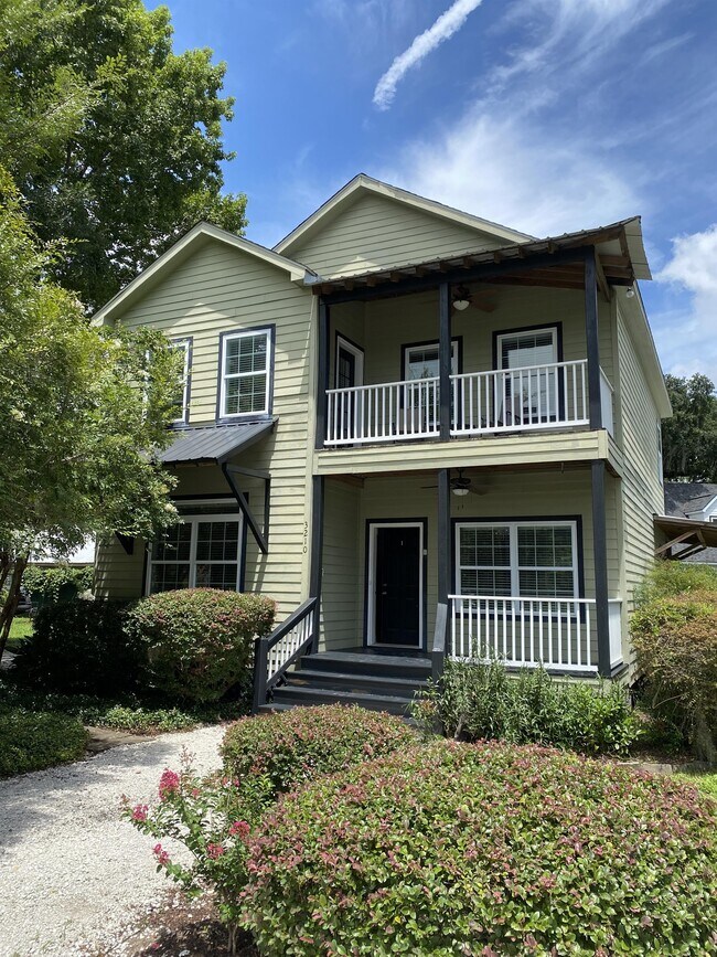 Building Photo - 3210 Robertson Ave