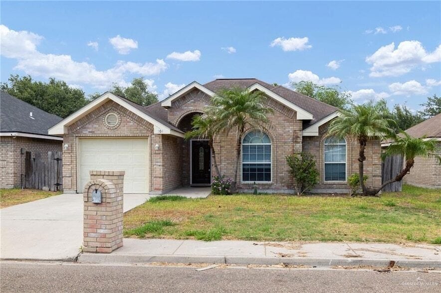 Primary Photo - 904 W Douglas Dr