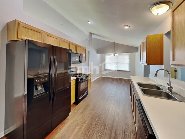 Foto del edificio - 6605 Goldhaber Ln