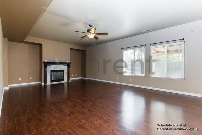Building Photo - 2422 Carson Ave