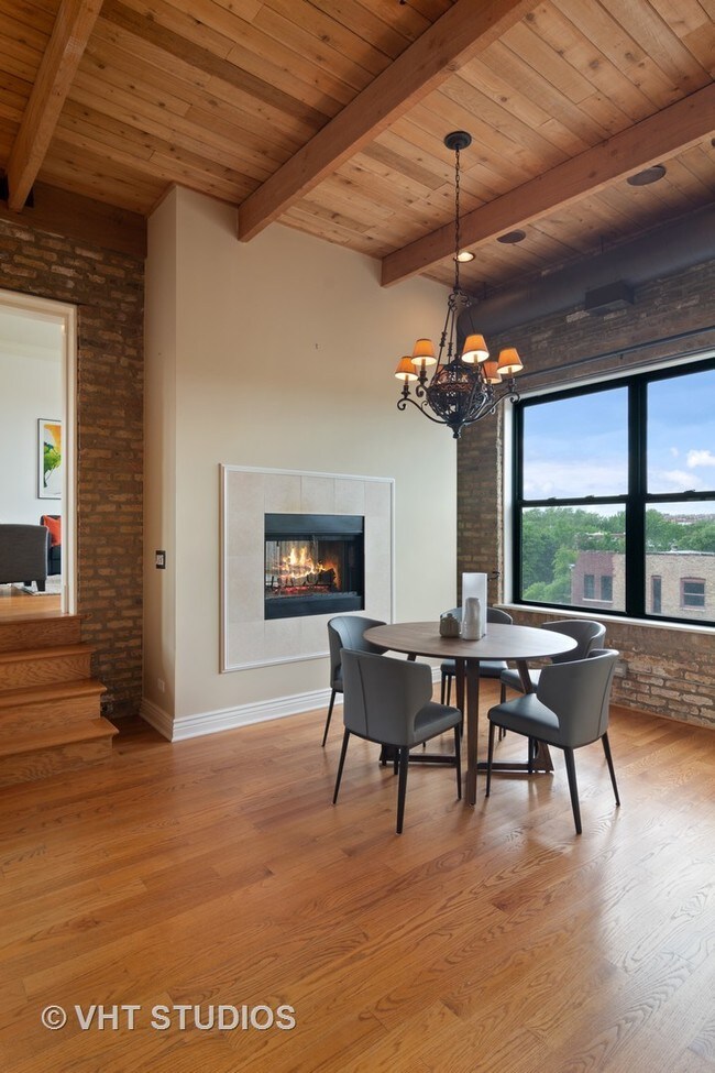 Building Photo - 3201 N Ravenswood Ave