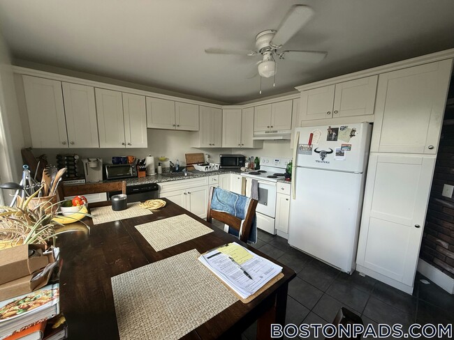 Building Photo - 50 Vinal Ave