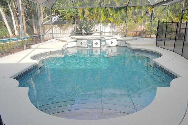 Building Photo - 781 SW Dolores Ave