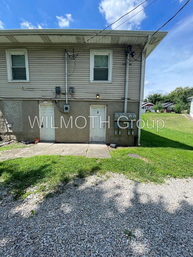 Building Photo - 15 N Riley Ave