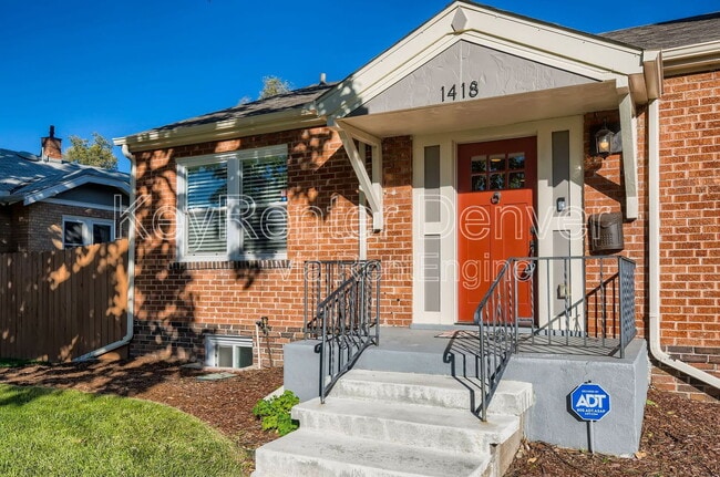 Building Photo - 1418 Roslyn St