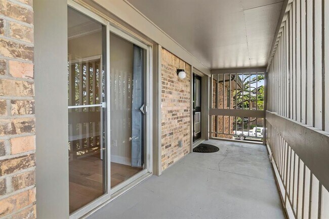 Building Photo - 10744 Park Village Pl