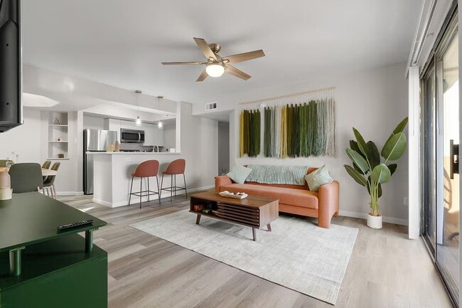 Photo - 610 E Gilbert Dr Apartment