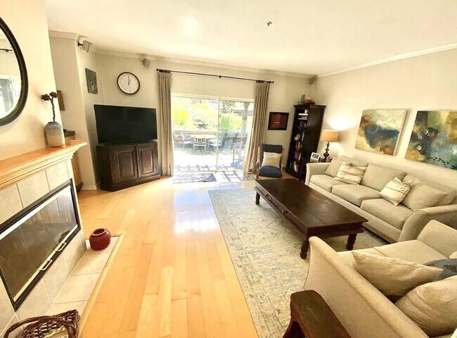 Foto del edificio - Stunning 4 Bed/2.5 Bath Home in highly desirable Spanish Oaks Neighborhood