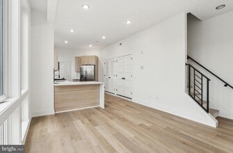 Building Photo - 136 E Cumberland St