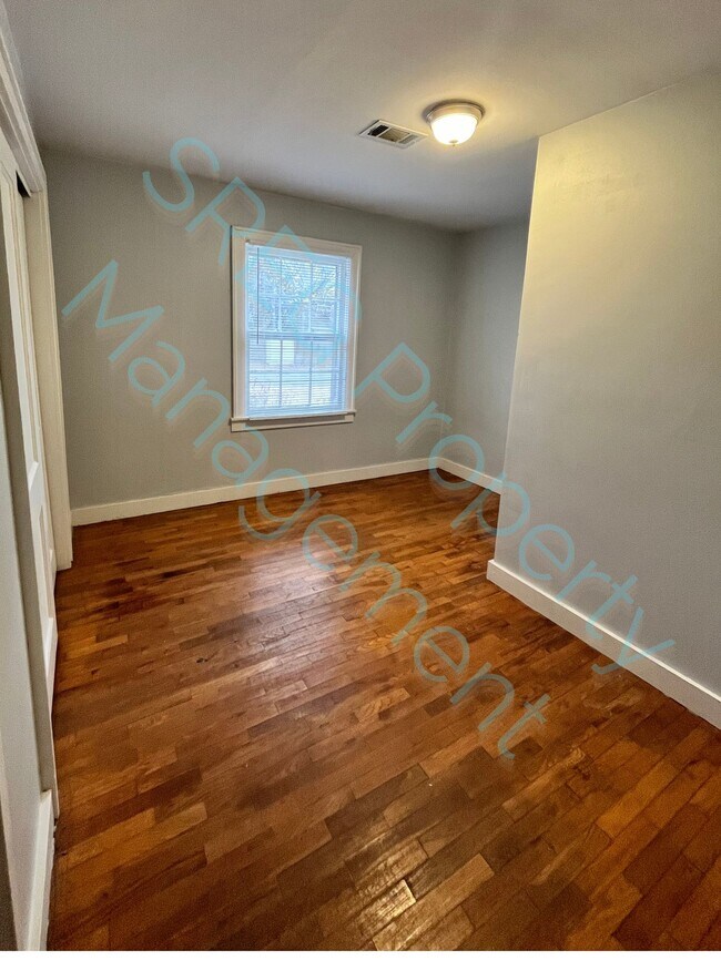 Foto del edificio - 607 N James St