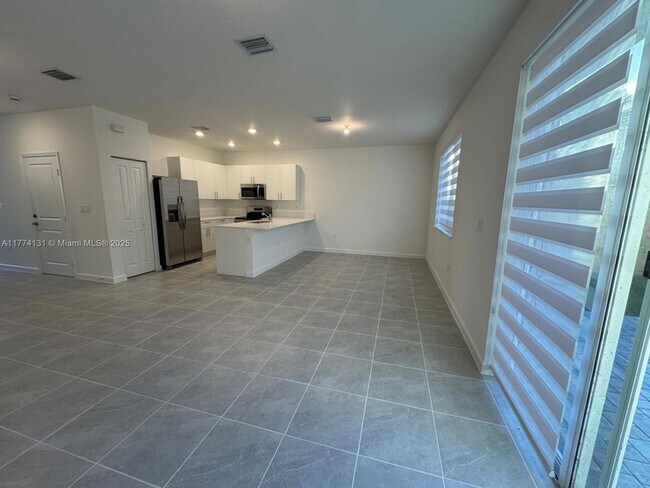 Foto del edificio - 635 SE 13th St Cir