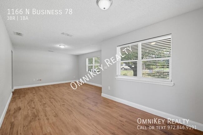 Foto del edificio - 1166 N Texas 78 Business