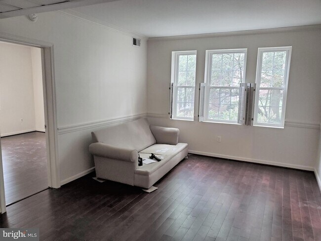 Foto del edificio - 1719 N Troy St