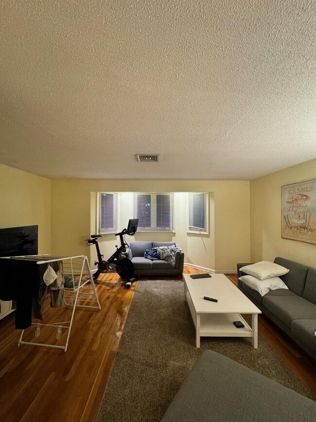 Building Photo - 620 Boston Ave