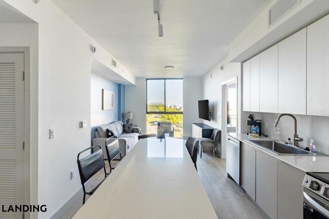 Foto del edificio - 1155 NE 126th St