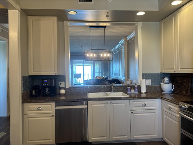 Building Photo - 30 Harbour Isle Dr E