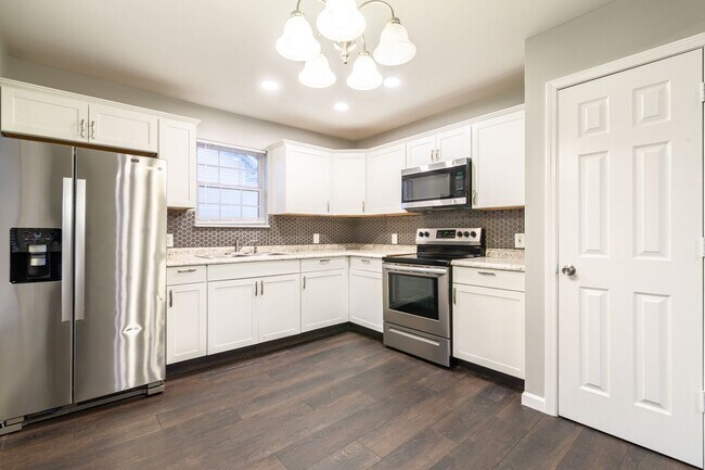 Building Photo - Charming 3-bed, 2-bath home in the heart o...