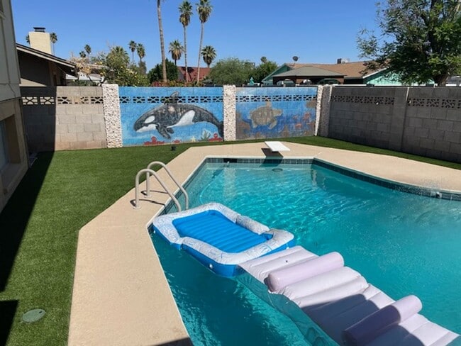 Foto del edificio - 6 Bed/4.5 Bath Home Close to ASU