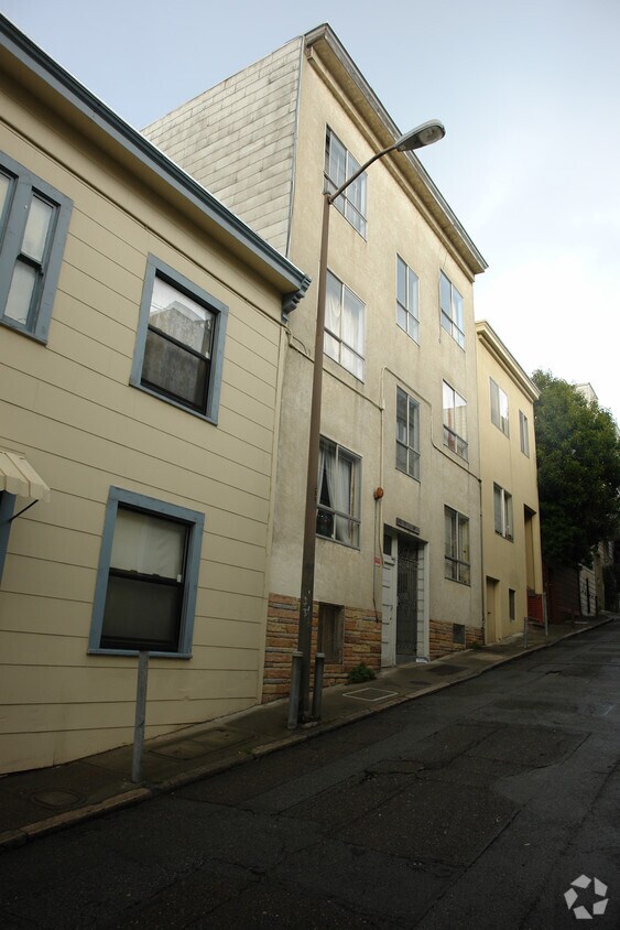 Primary Photo - 133 Varennes St