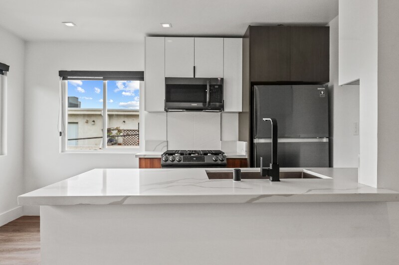 Photo - 701 N Hill Pl (Los Angeles, CA)