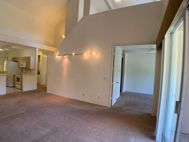 Building Photo - Mililani (Terraces at Launani) - Great Location - 3 bedroom/2 bathrooms, high ceiling & 2 parking