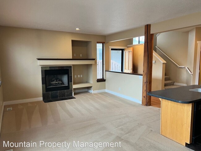 Building Photo - 2 br, 2.5 bath House - 1036 Lincoln Lane