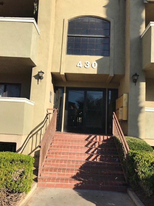 Entrada - 430 N Chester Ave