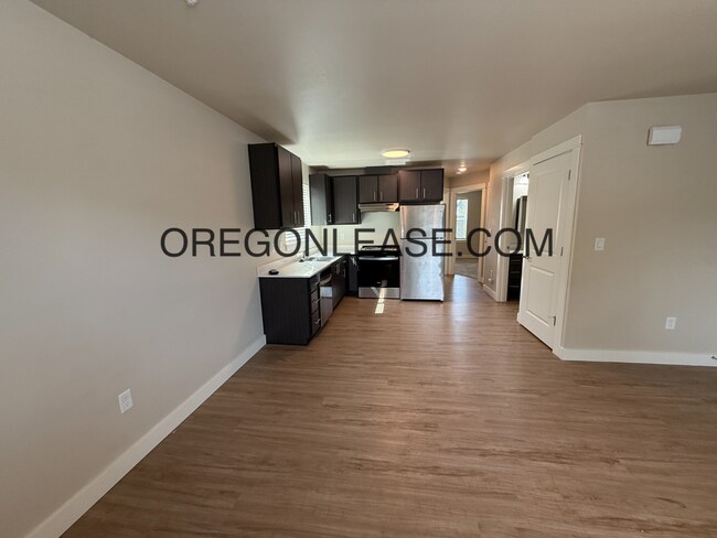 Building Photo - Newer 2-Bedroom Apartment located off Jasper rd in South Springfield