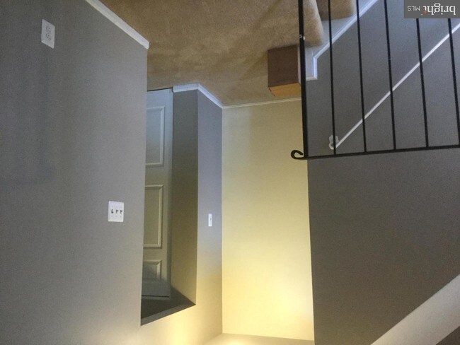 Foto del edificio - 4681 Forestdale Dr