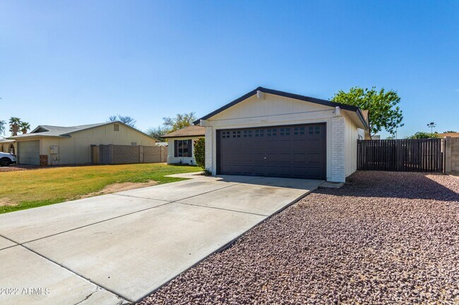 Foto del edificio - 3 Bedroom beautiful home available on April 1st in Peoria ONLY $1850.00