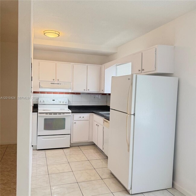 Foto del edificio - 1735 NE 164th St